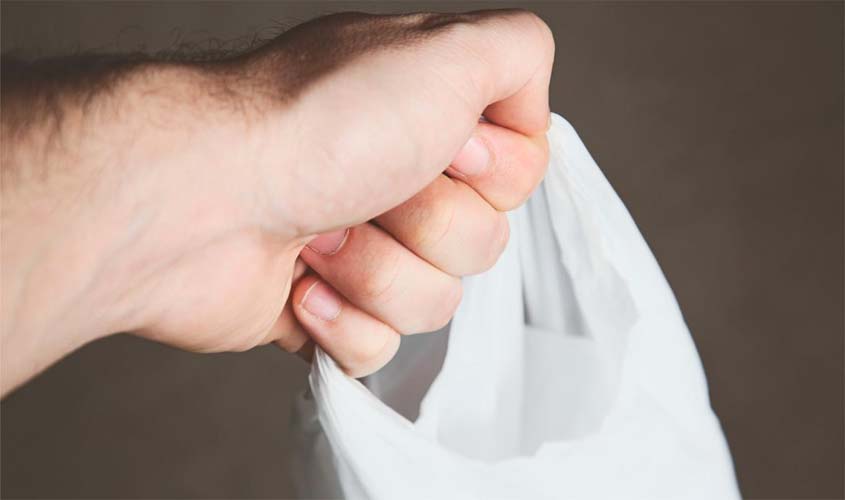 Por sugestão do MP, Município de Cerejeiras proíbe sacolas plásticas em estabelecimentos comerciais e passa a ser o primeiro do Estado a ter a norma sustentável