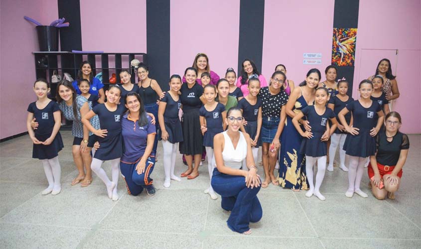 Alunas de ballet da FCJP fazem apresentações às mães