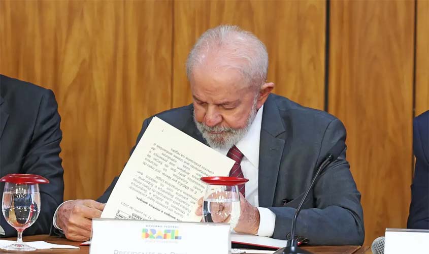Lula veta lei que reconhecia estágio como experiência profissional