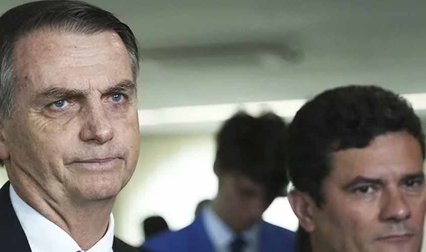 Em vez de demitir, Bolsonaro condecora Moro