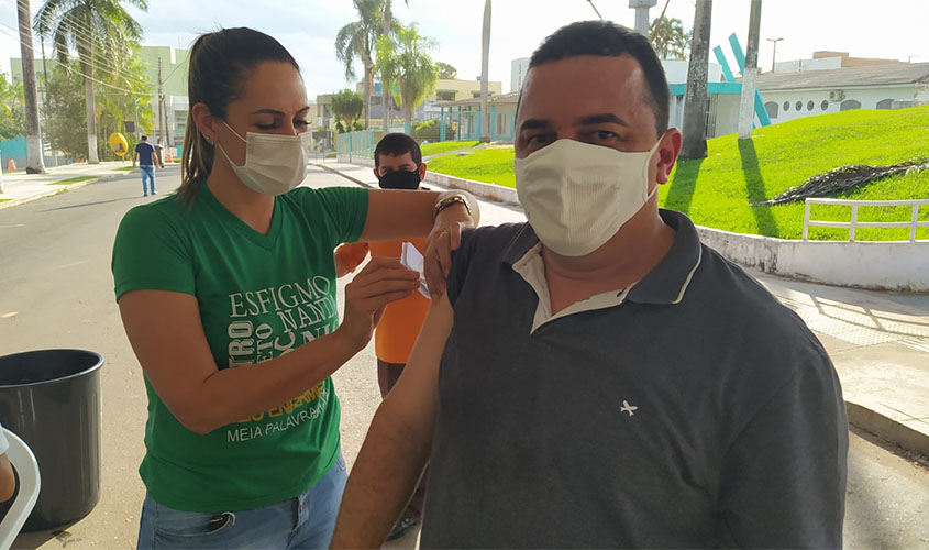 Vereador Dr. Paulo comemora vacinação para profissionais da imprensa de Cacoal