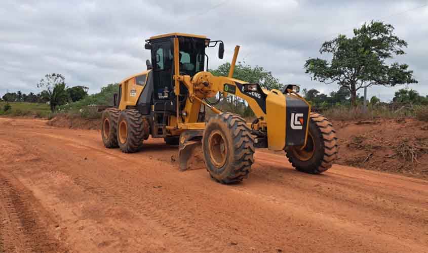 Prefeitura recupera estradas rurais