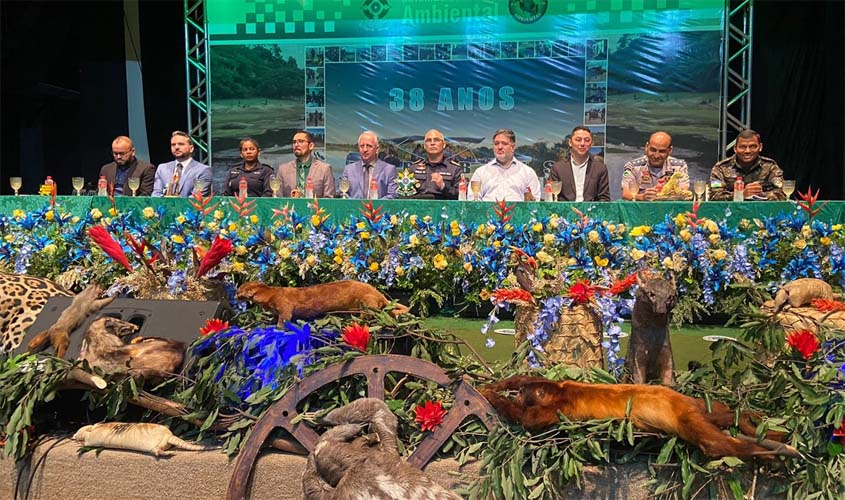 Integrantes do MPRO recebem Medalhas de Mérito Ambiental durante celebração dos 38 anos do BPA