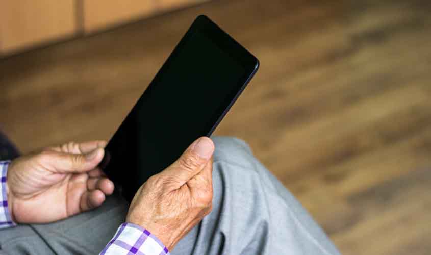 Idoso sem acesso à internet não terá de pagar custas por faltar audiência