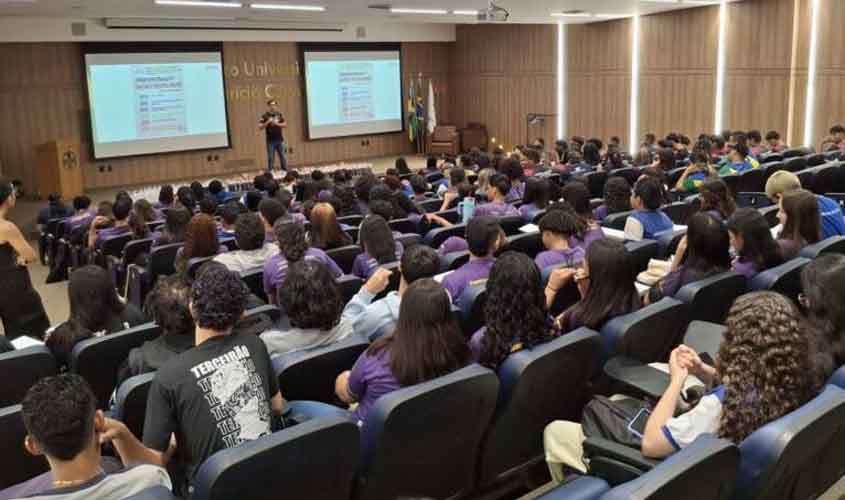 Governo de RO realiza 3º Aulão Preparatório para o Enem em Porto Velho, com mais de 300 estudantes