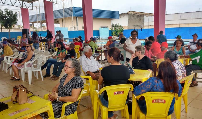 Centro de Convivência do Idoso comemora Dia dos Pais com ação social