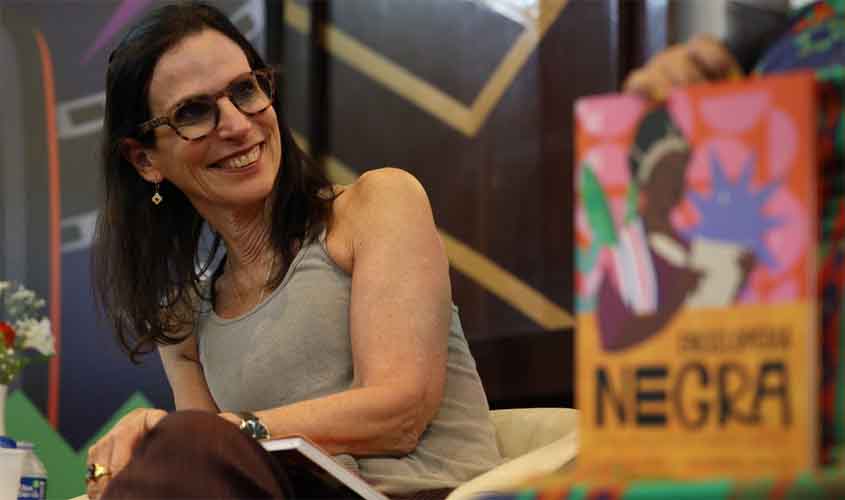 Enciclopédia Negra apresenta personagens negros aos jovens