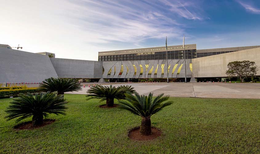 Juiz pode fixar pensão com base no salário mínimo