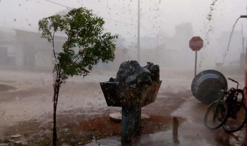 Temporal causa destruição na zona Leste de Porto Velho