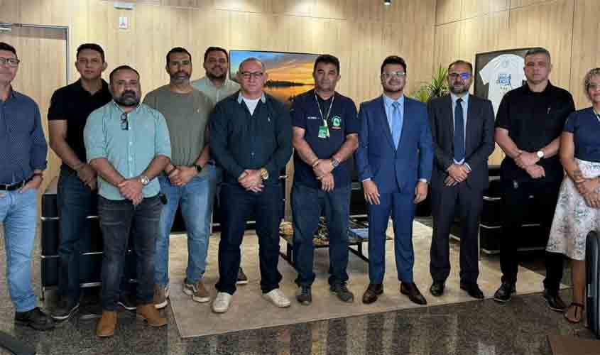 Deputado Marcelo Cruz e representantes sindicais debatem processo licitatório para vigilantes escolares