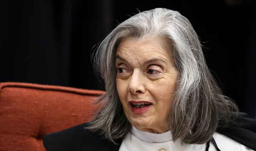 Cármen Lúcia forma maioria pela condenação de Bolsonaro e aliados