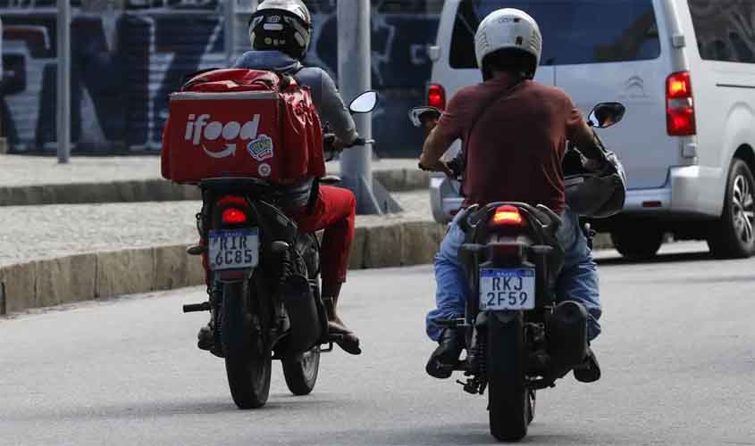 Câmara aprova urgência para votar vale-refeição para entregadores