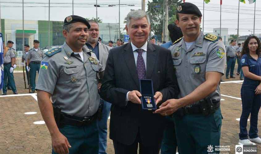 Presidente do TJRO recebe medalha de mérito da Corregedoria-Geral da PMRO