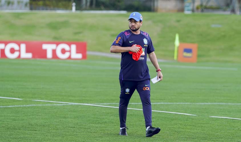 Arthur Elias iniciou sua trajetória no comando da seleção feminina