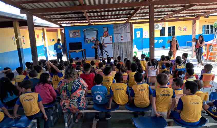 Consumo consciente e uso sustentável de energia são tema de teatro em escola