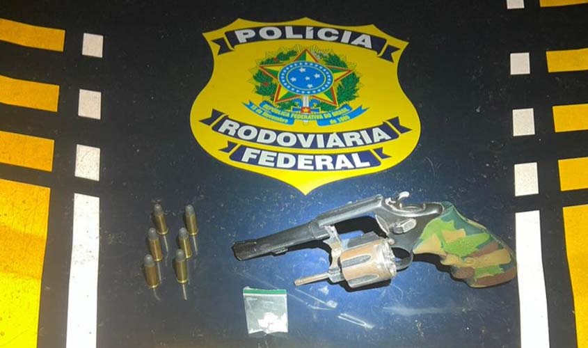 PRF apreende arma em fiscalização de trânsito 