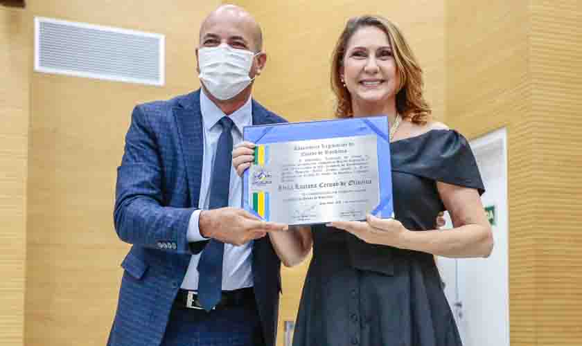 Advogada Zênia Cernov recebe título de Cidadã do Estado de Rondônia