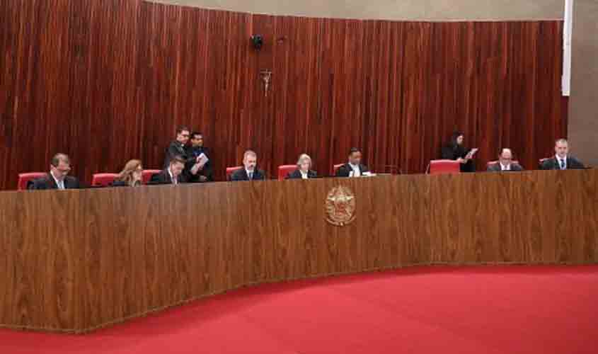 Pedido de vista suspende julgamento que envolve controvérsia sobre desfiliação partidária de suplentes