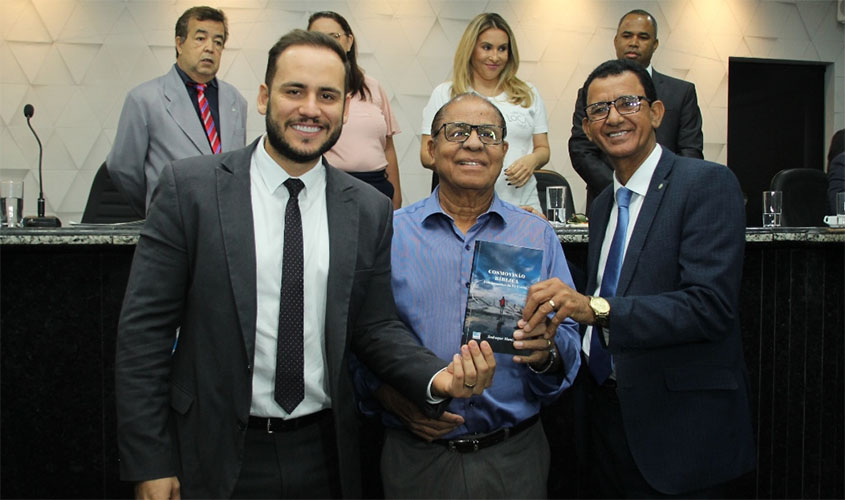 Pastor Sadraque Muniz lança livro em sessão da CMJP