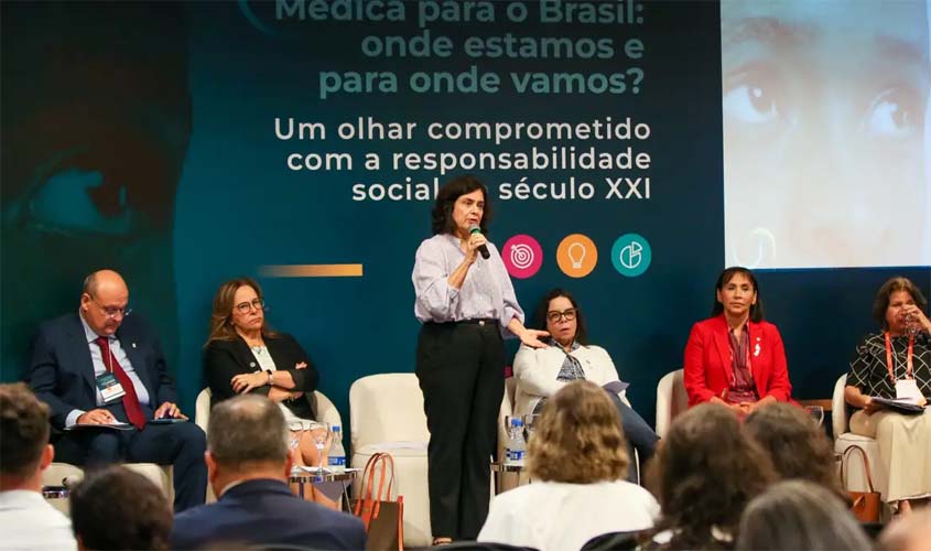 Ministra destaca ética como parte da formação médica de qualidade