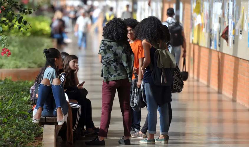 Pesquisa aponta desigualdades entre negros e brancos na educação