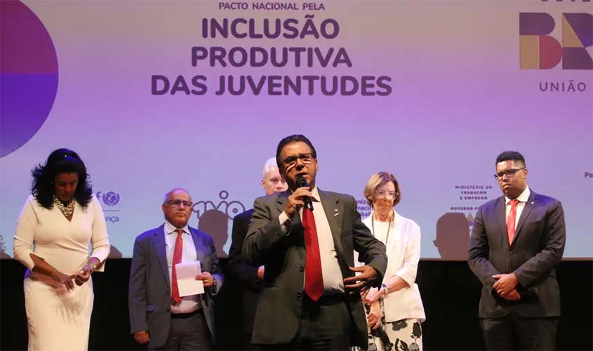 Ministro do Trabalho cobra empresas para melhorarem média salarial