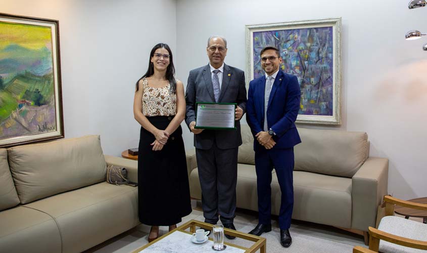 Defensoria Pública homenageia presidente do TJRO por liderança