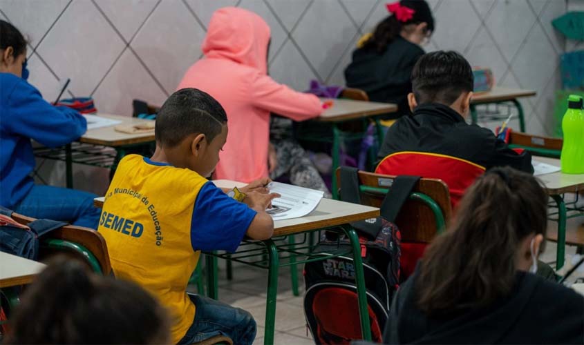 Atenção, pais: transfira seu filho para escola próxima