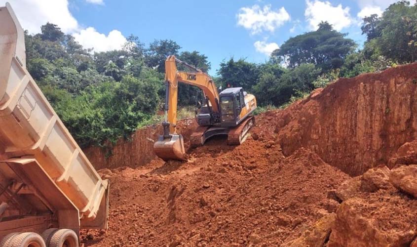 Prefeitura intensifica trabalho de recuperação das estradas rurais em Porto Velho