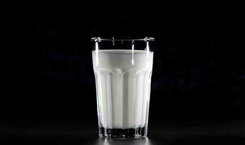 Saiba se o leite sem lactose funciona ou é uma farsa?