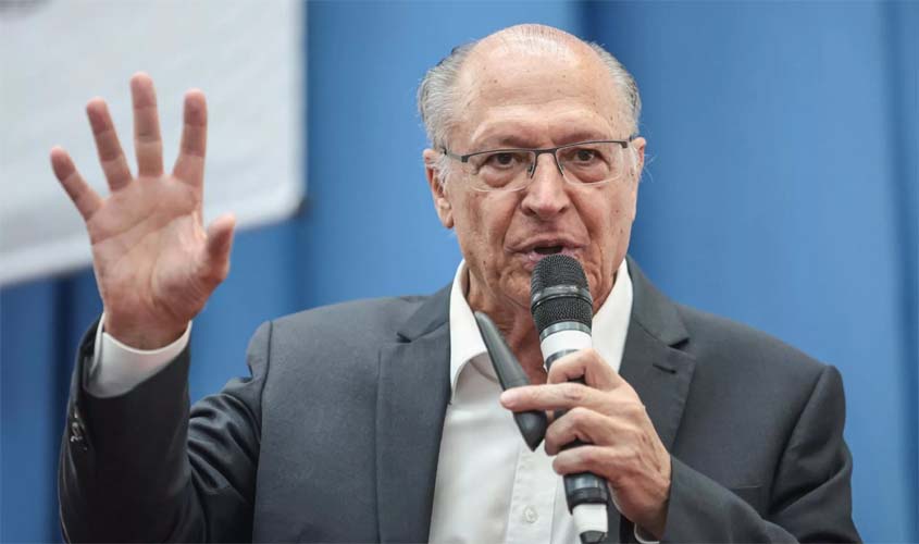 Tratamento do governo a Alckmin gera críticas