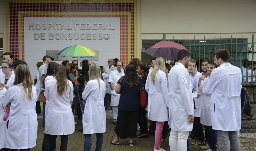 Coronavírus: publicado edital para contratação de 5,8 mil médicos