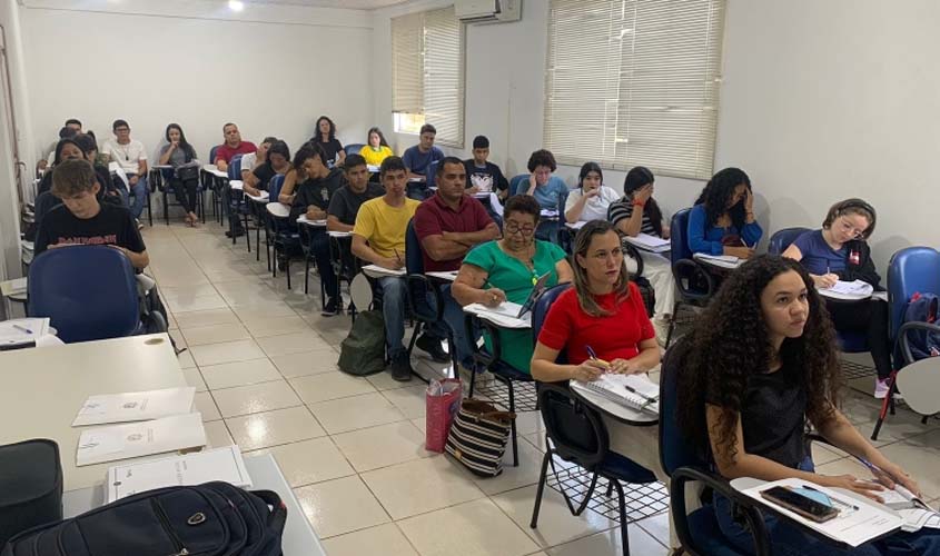 Cinco cursos na Escola do Legislativo ministrados em três períodos