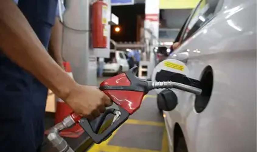 Governo pede investigação sobre alta dos combustíveis