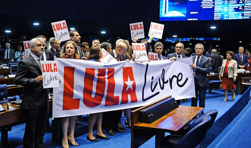 Plenário aprova comissão externa para ir à Curitiba conferir condições da prisão de Lula