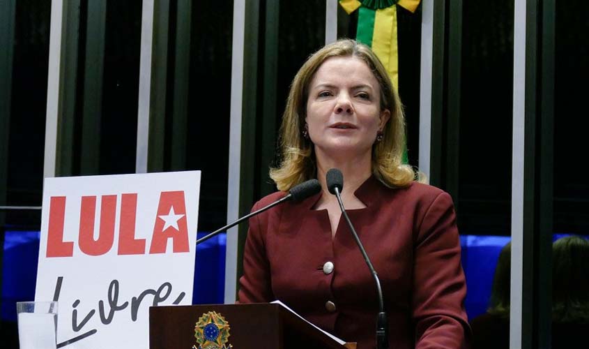 Para Gleisi, prisão de Lula faz parte de golpe imposto pela elite do país