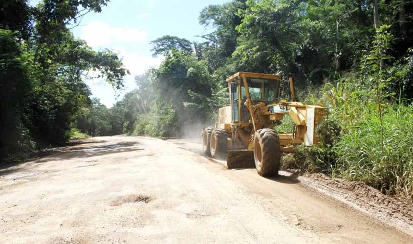 Força-tarefa do Departamento de Estradas de Rodagens inicia trabalho de recuperação da RO-460 em Buritis