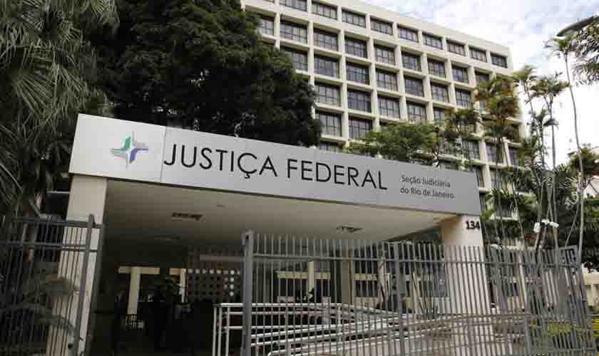 Justiça Federal proíbe Gabriel Monteiro de fiscalizar hospitais armado