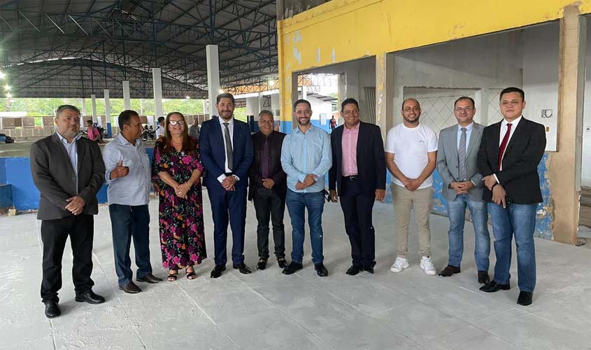 Vereador Fogaça e comissão de vereadores visitam instalações da rodoviária provisória da capital