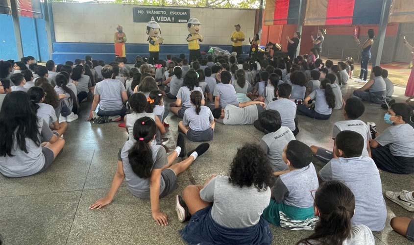 Detran Rondônia realiza palestra lúdica sobre segurança no trânsito em escola pública de Porto Velho