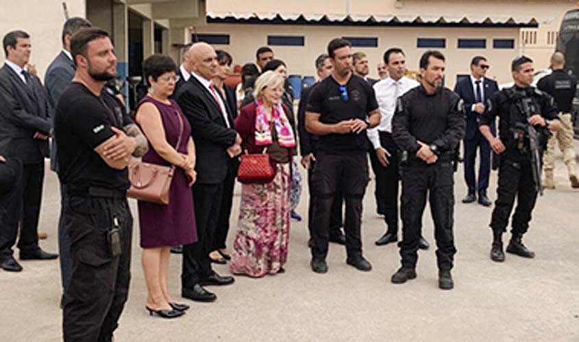 Presidente do STF, Rosa Weber, e ministro Alexandre de Moraes visitam presos do 8/1 no presídio da Papuda