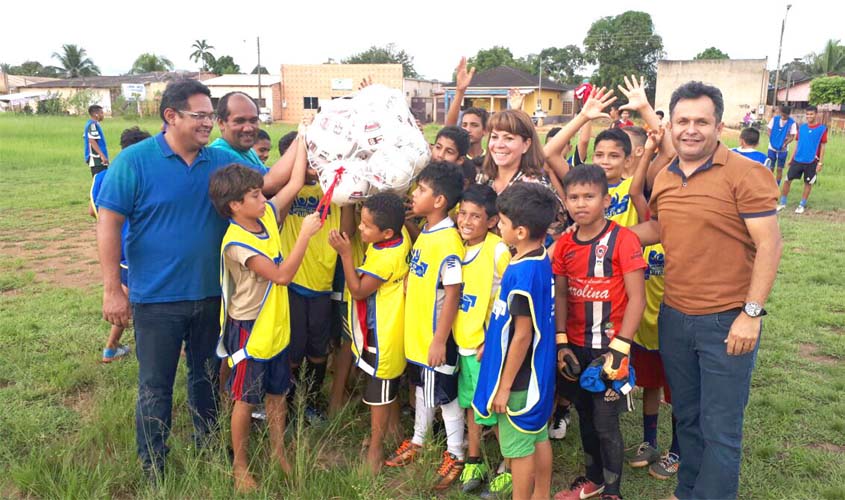 Semes repõe material esportivo da Escola Santa Fé no Jardim Santana