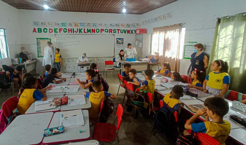 Alunos da Escola Manoel Aparício Almeida recebem avaliação vacinal e nutricional