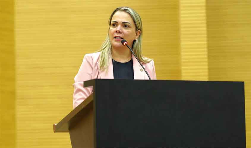 Deputada Cláudia de Jesus solicita explicações sobre falhas no agendamento de RG em Rondônia