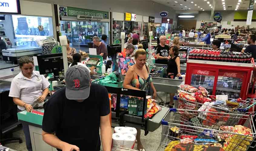 Supermercados defendem contrato de trabalho por hora