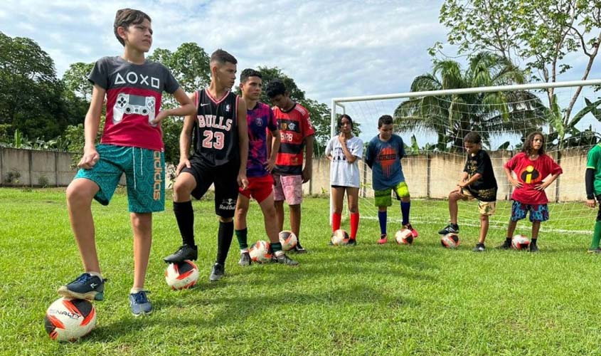 Programa Talentos do Futuro promove curso básico de futebol de campo na comunidade de Cujubim Grande