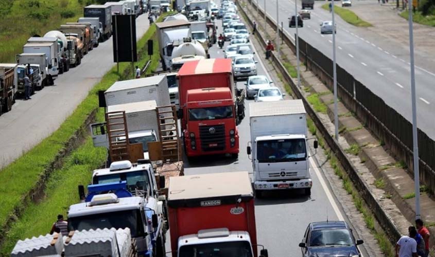 Greve dos caminhoneiros prejudica comércio varejista em maio, diz IBGE