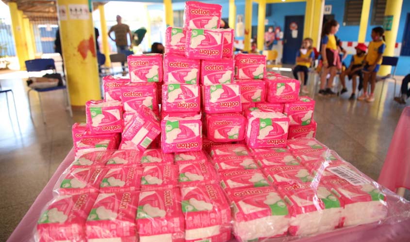 Prefeitura inicia distribuição de absorventes em escolas municipais de Porto Velho