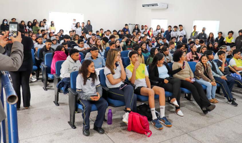 Simulados digitais realizados pela Seduc reforçam preparação dos estudantes para o Enem