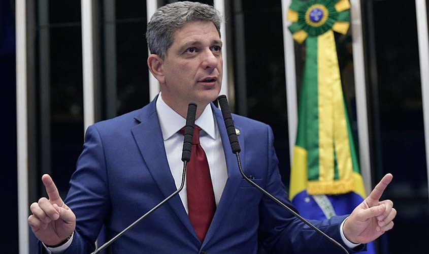 Bolsonaro desvaloriza a política ambiental, critica Rogério Carvalho